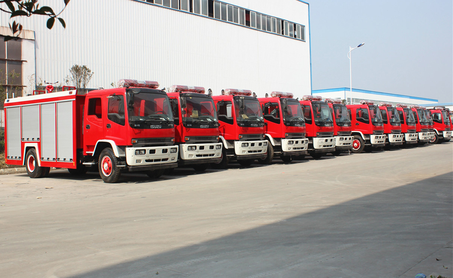 15輛五十鈴FVR6噸泡沫消防車(chē)等待明天發(fā)車(chē)