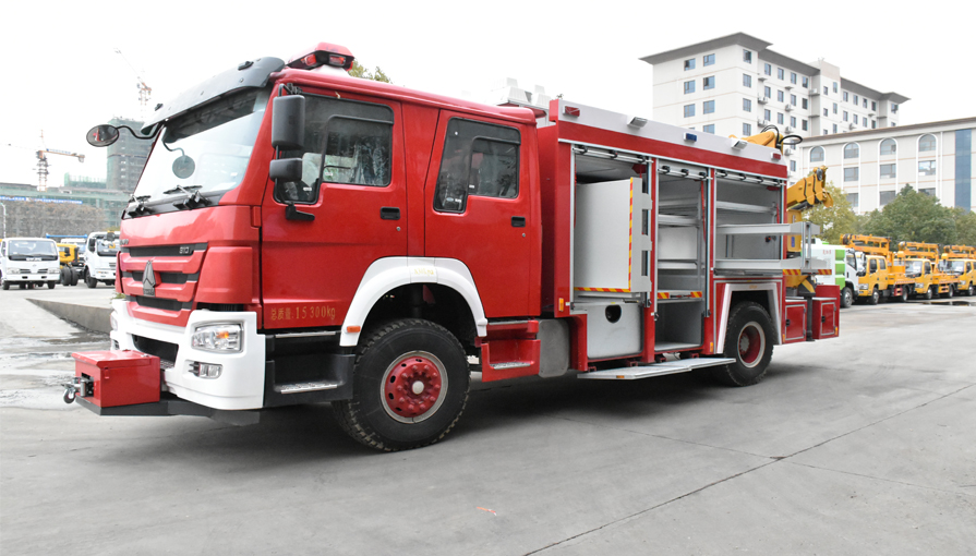 陜西旬邑縣新購置一輛重汽搶險救援消防車 陜西旬邑縣新購置一輛重汽搶險救援消防車