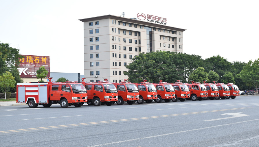 來自江蘇的客戶自提東風(fēng)后雙橋消防灑水車