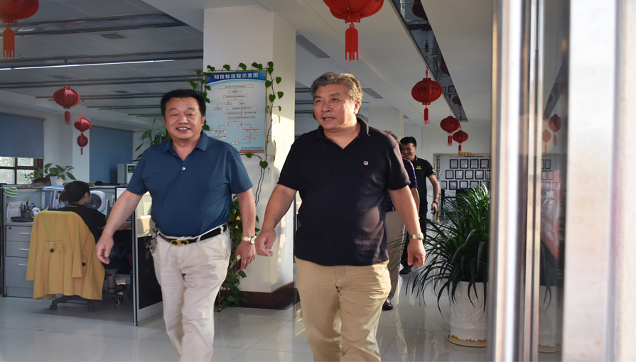 消防車廠家新東日專汽講解消防泵中置和后置都有哪些優(yōu)缺點(diǎn)呢