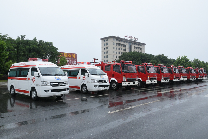 福田救護(hù)車和豪沃消防車