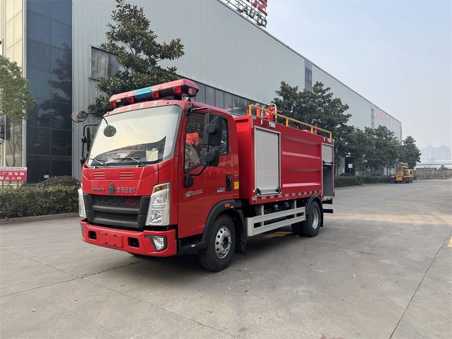 新東日牌 國六 4.1噸豪沃輕卡水罐消防車