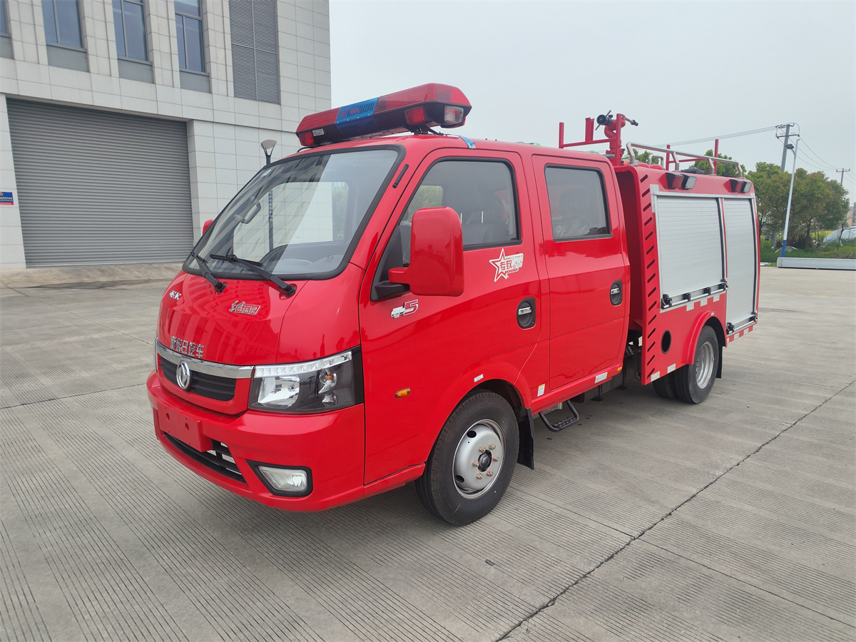 新東日牌 國六 1.0噸雙排東風途逸水罐消防車
